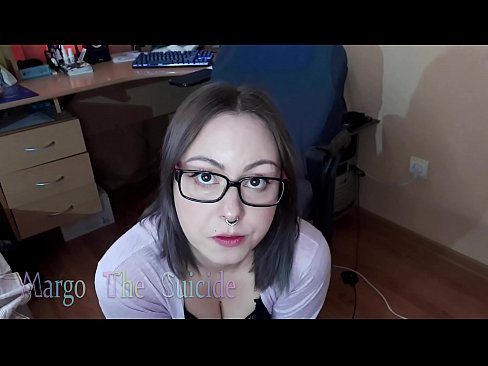 ❤️ Noia sexy amb ulleres xucla un consolador profundament davant la càmera ❌ Vídeo porno al ca.analytik24.ru ❌